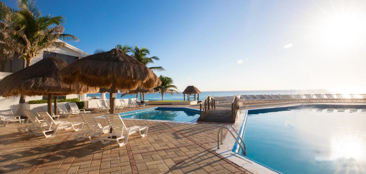 Brisas Beachfront Penthouses Appart hôtel